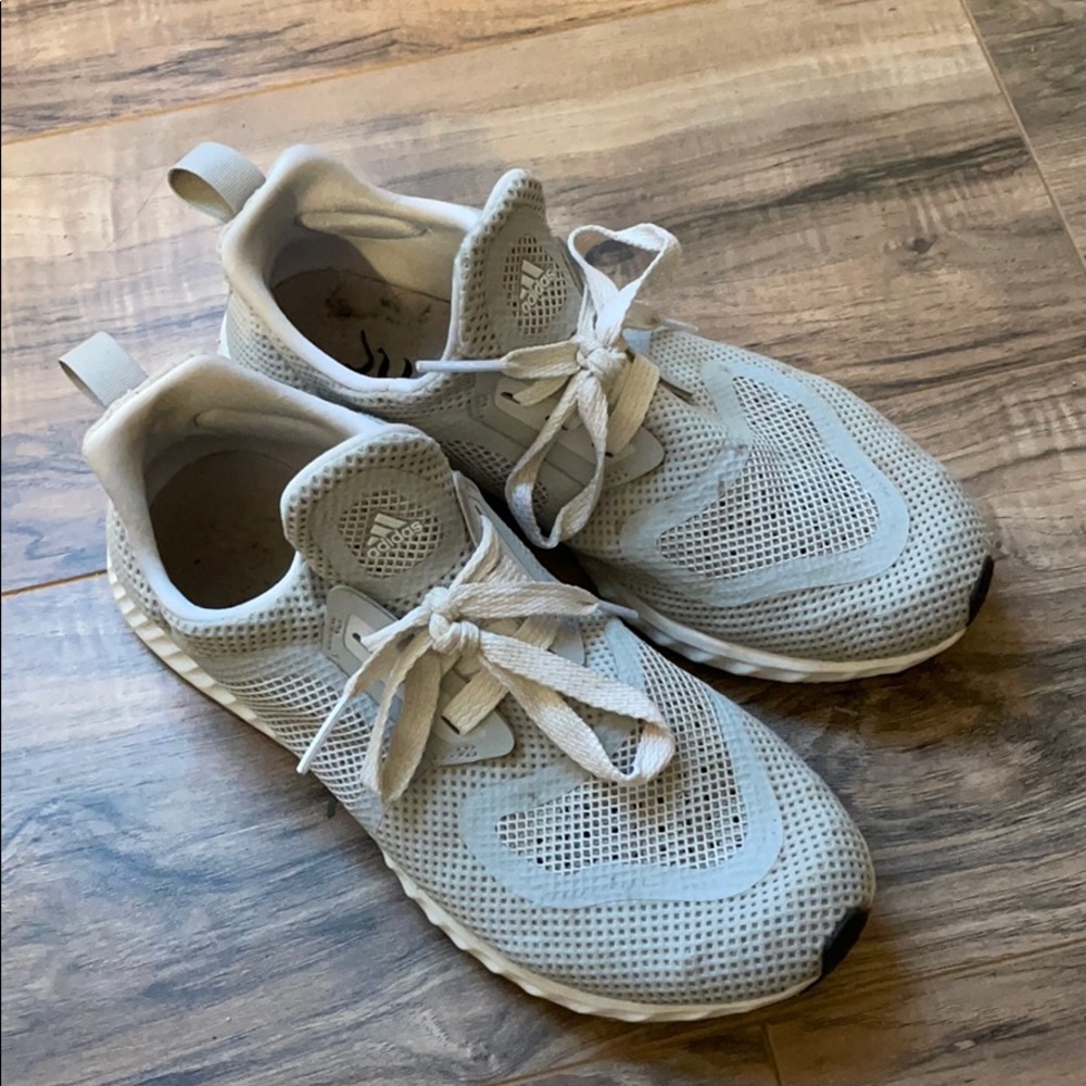 New balance tennis shoes